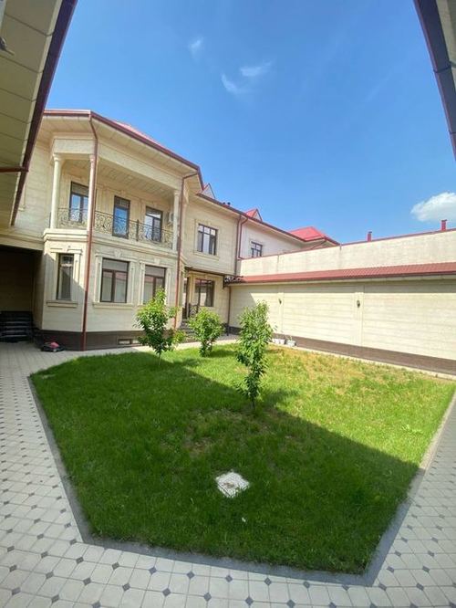 12-room house, 5000 m²