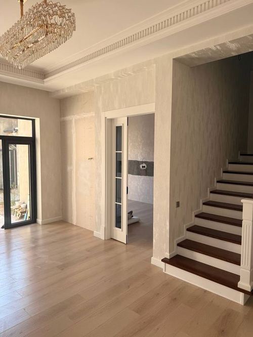 8-xonali kvartira, 150 m²