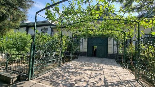 8-room house, 600 m²