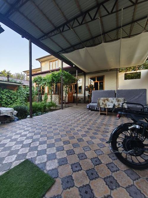 5-room house, 300 m²