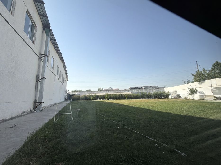 Sergeli sugdiyonada baza sotiladi 40 sotix binolari bor
