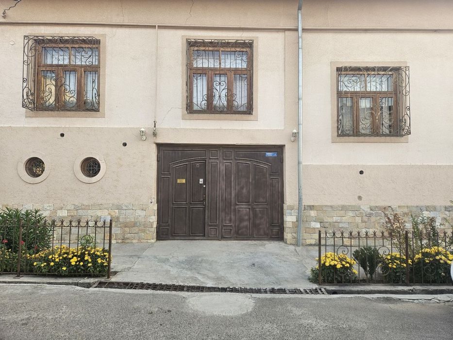 10-xonali uy, 325 m², Назарбек, sotuvga