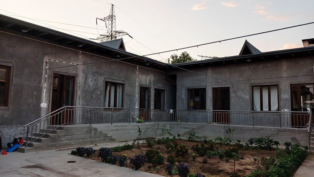 4-xonali uy, 300 m², Назарбек, sotuvga