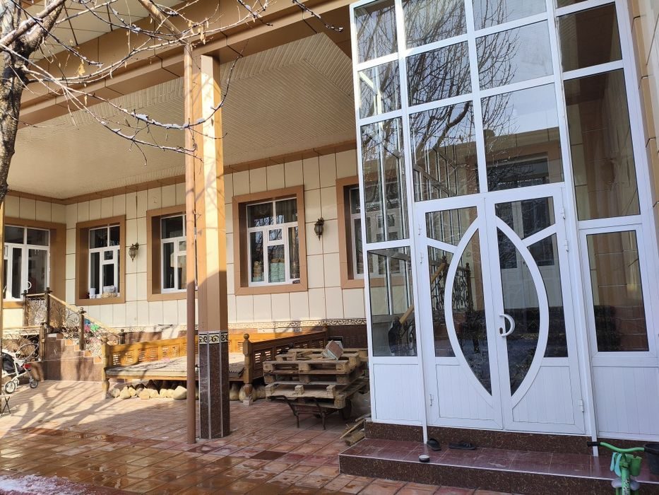12-xonali uy, 1000 m², Назарбек, sotuvga
