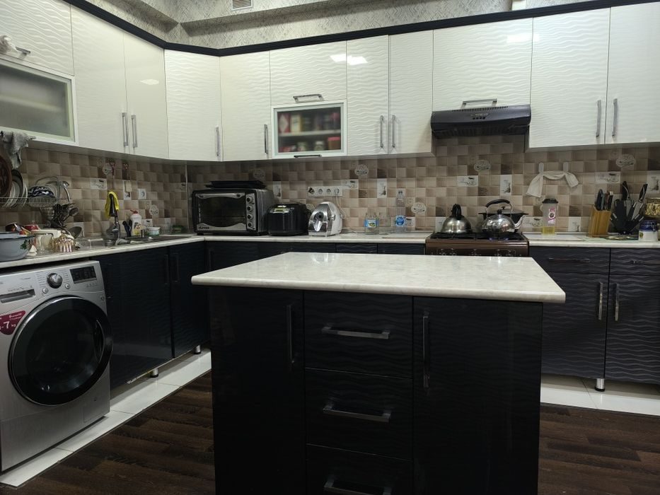5-xonali uy, 270 m², Назарбек, sotuvga