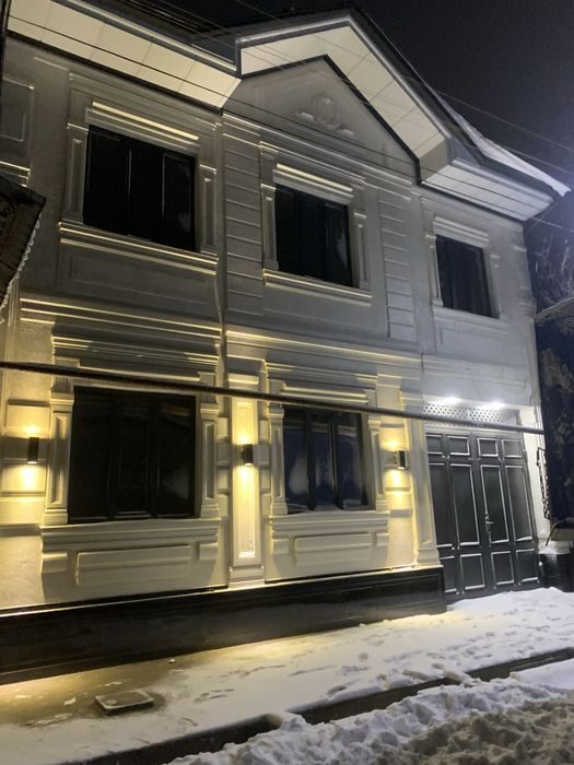 8-xonali uy, 240 m², Назарбек, sotuvga