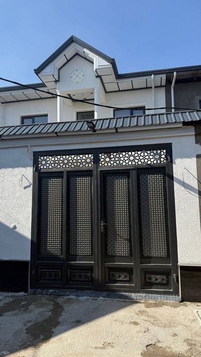 5-xonali uy, 250 m², Назарбек, sotuvga