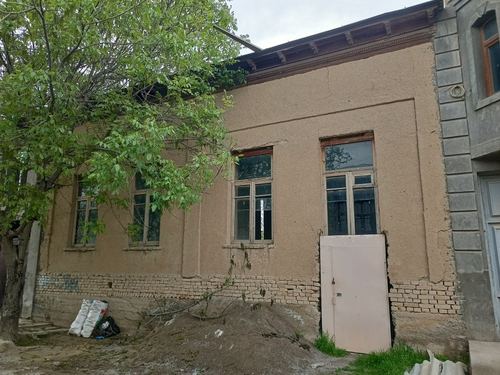 1-room house, 400 m²