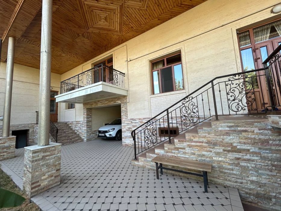 10-xonali uy, 330 m², Назарбек, sotuvga