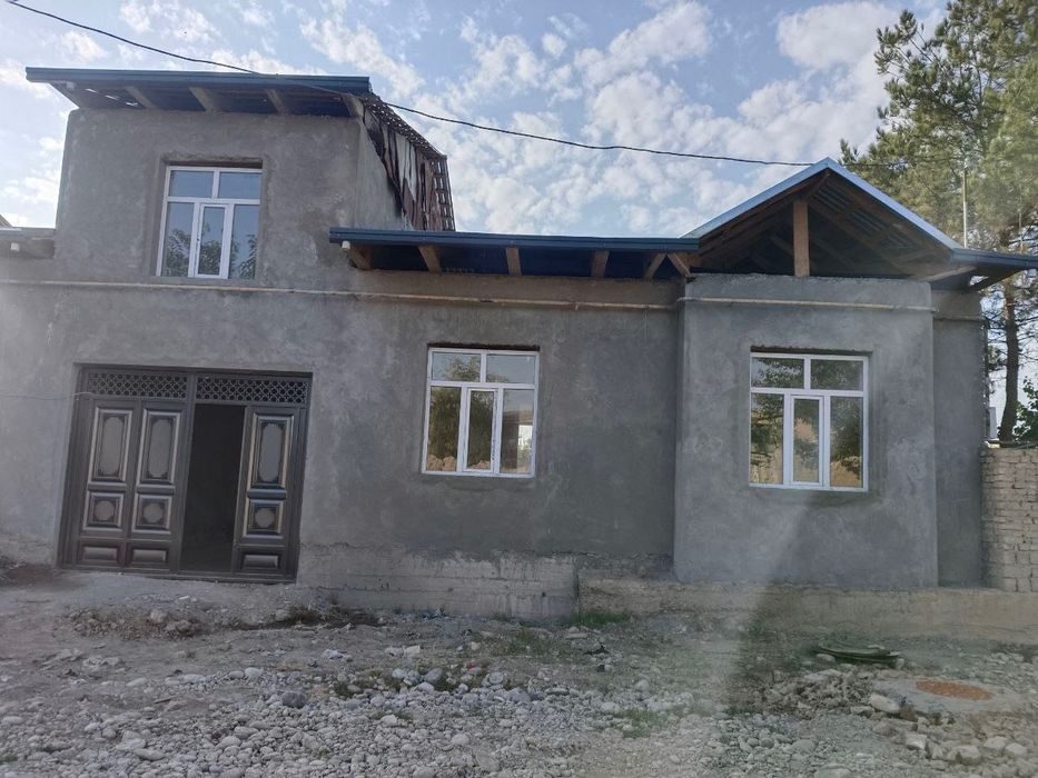 6-xonali uy, 250 m², Назарбек, sotuvga
