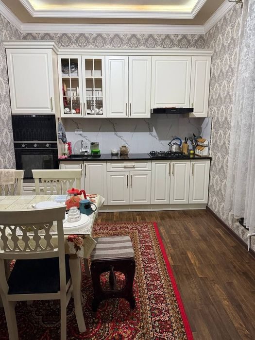 6-xonali uy, 3500 m², Назарбек, sotuvga