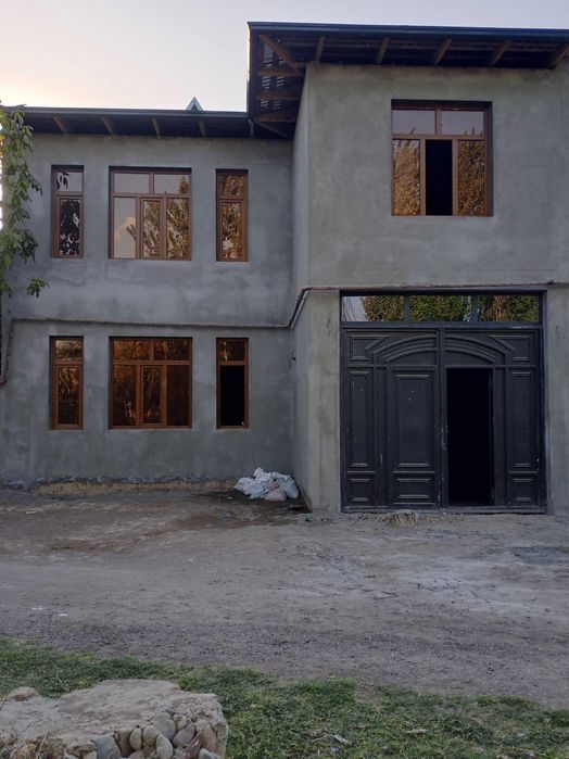 6-xonali uy, 140 m², Назарбек, sotuvga