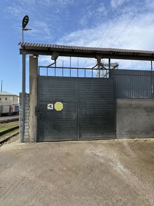 В Аренду Склад и под автосервис 220-240 квм