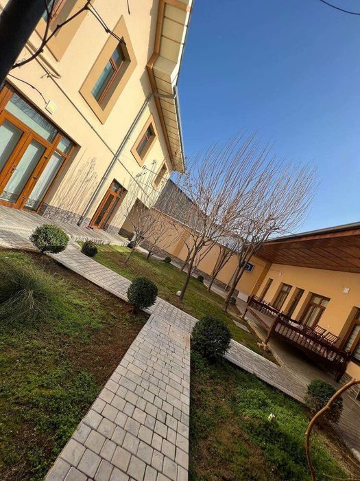 12-xonali uy, 4800 m², Назарбек, sotuvga