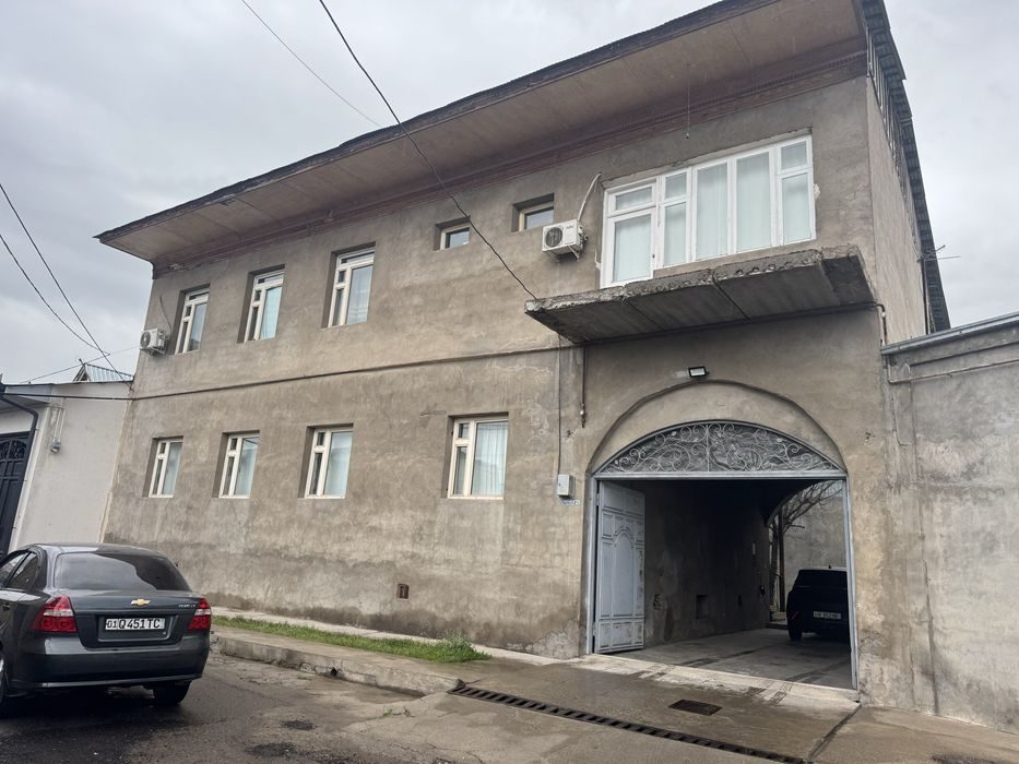 8-xonali uy, 400 m², Назарбек, sotuvga