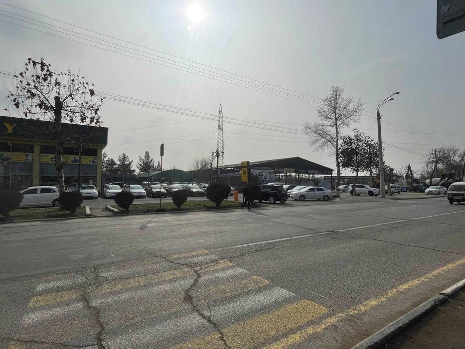 Место для Автосалона и для Автосервиса под открытом небом