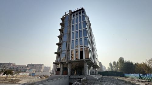 Сдается отдельно стоящие здание 3300м2 Сергелинском районе SH83
