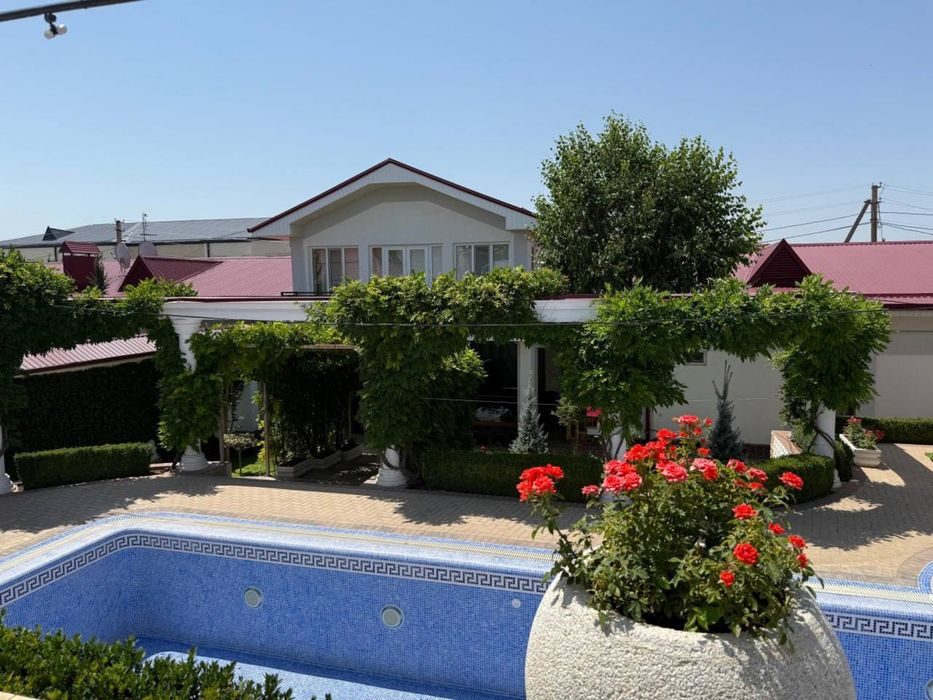 5-xonali uy, 600 m², Назарбек, sotuvga