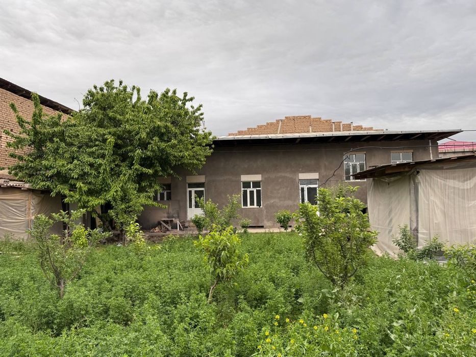 8-xonali uy, 120 m², Назарбек, ijaraga