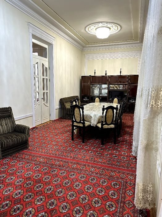 10-xonali uy, 1300 m², Назарбек, sotuvga