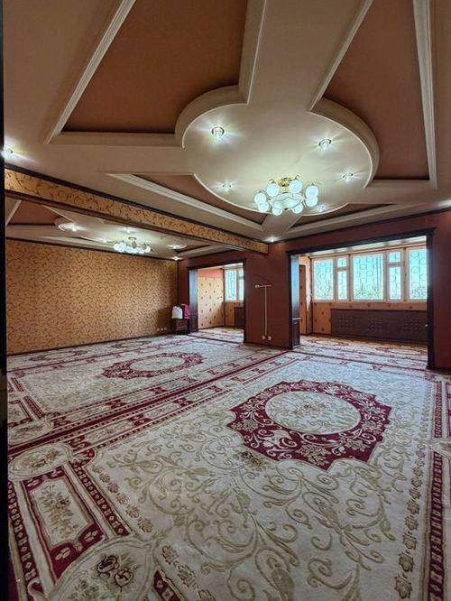 5-room apartment, 215 m²