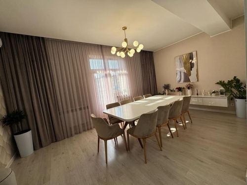 5-room apartment, 240 m²
