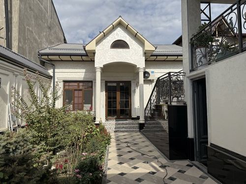 5-room house, 320 m²