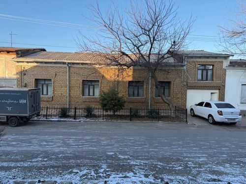 8-room house, 4.8 m²