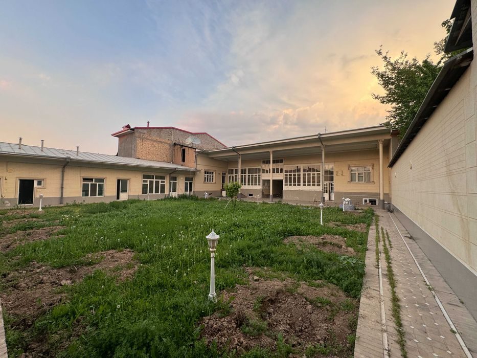 10-room house, 1040 m², Tashkent, Almazar District, for sale