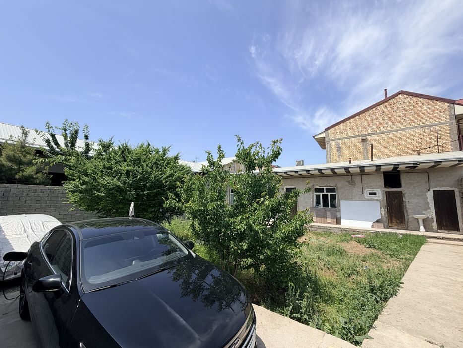 3 sotix yer sotiladi vreminiy uyi xam bor