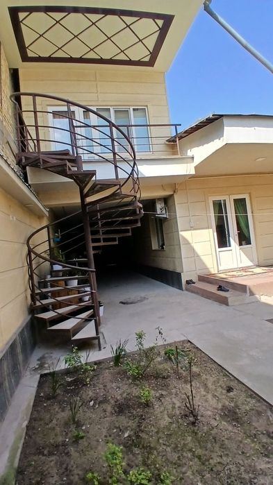 8-комнатный дом, 310 м²
