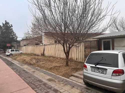 6-xonali uy, 7300 m²