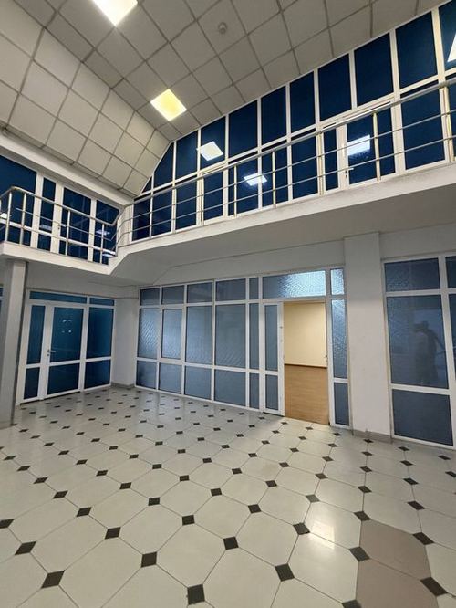 Угловое здание Клиника 3200кв.м Первая линия