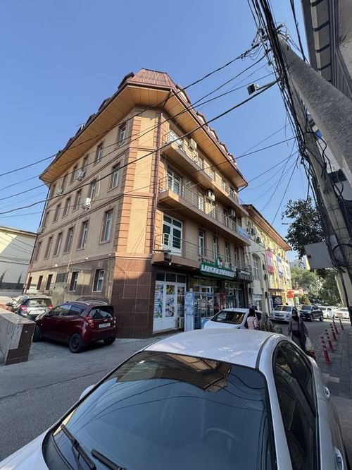 Продается отдельно стоящее  нежилое здание.