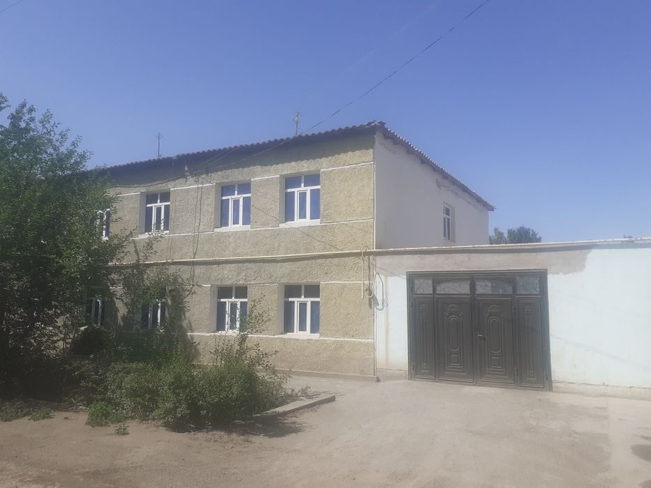 8-комнатный коттедж, 600 м², Бустан, на продажу