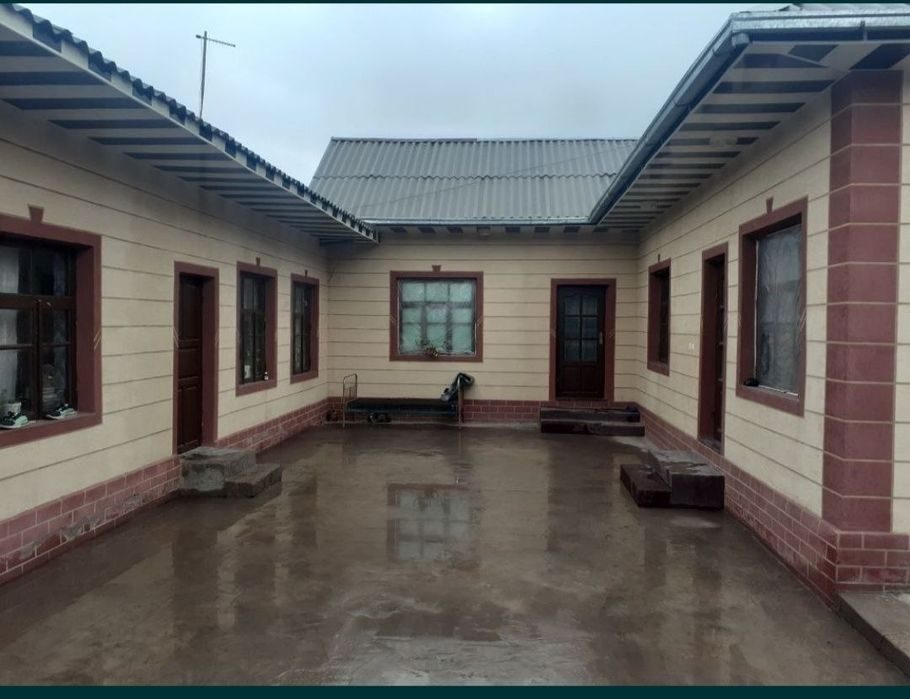 10-xonali uy, 6000 m², Нурафшан (Тойтепа), sotuvga