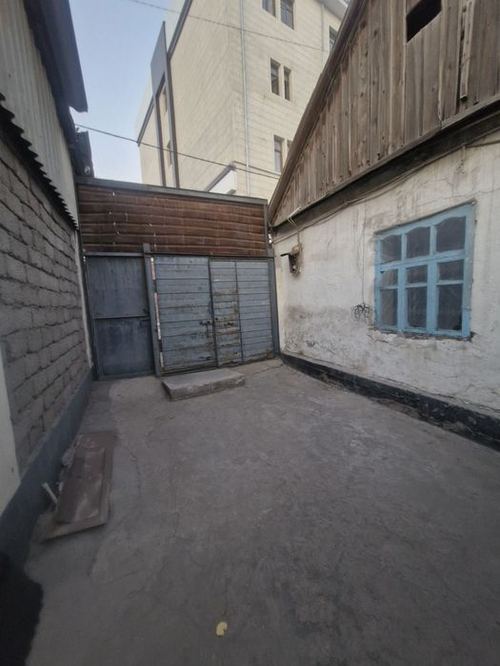 8-room house, 6.5 m²