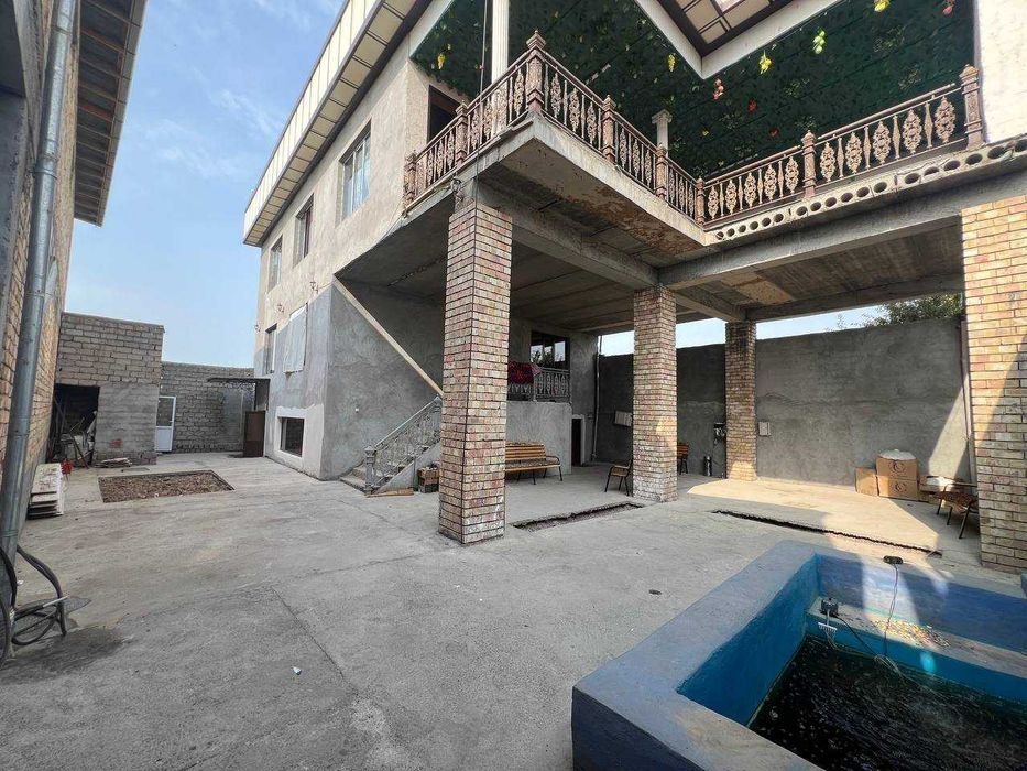 8-xonali uy, 400 m², Нурафшан (Тойтепа), sotuvga