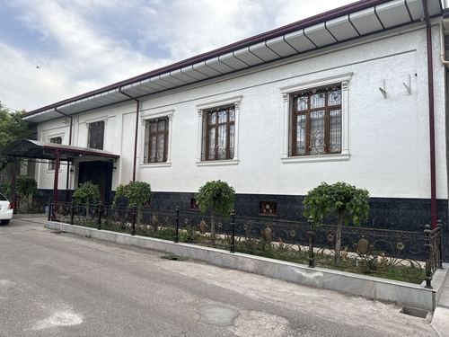 UY Hovli uchaska Arendaga beriladi 8 sotok