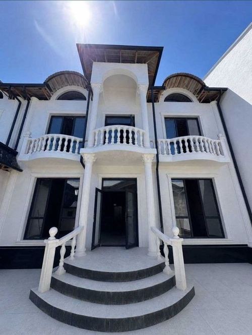 5-room house, 260 m²