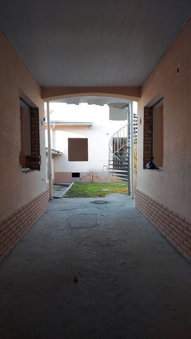 8-room house part, 400 m²