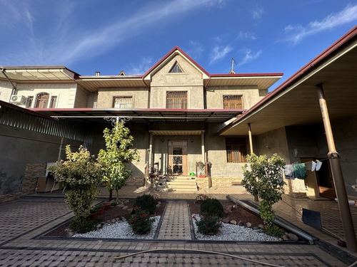 7-room house, 300 m²