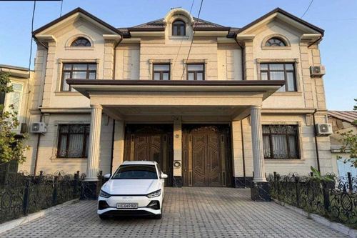 18-xonali uy, 650 m²