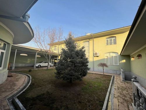 9-комнатный дом, 600 м²
