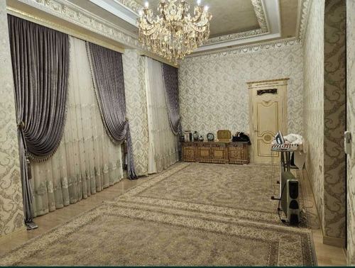 8-комнатный дом, 750 м²