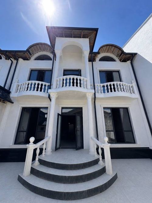 5-комнатный дом, 270 м²