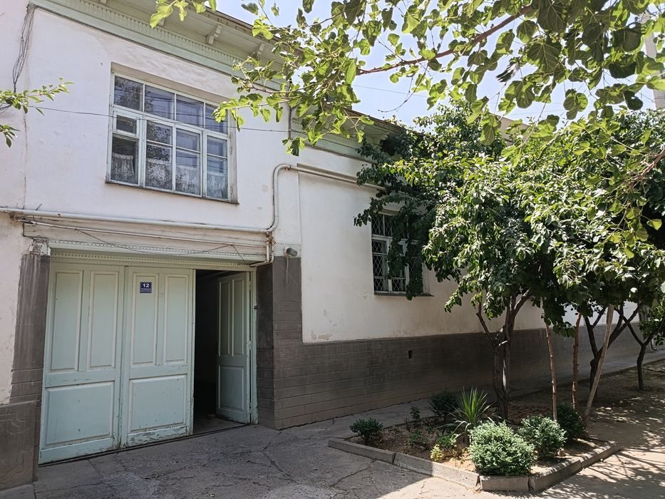 Biznes yoki katta hovli uchun ideal uy sotiladi