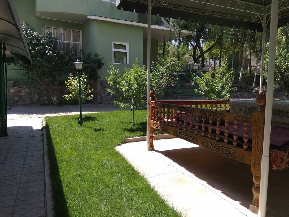 11-room house, 400 m², Паркент, for sale