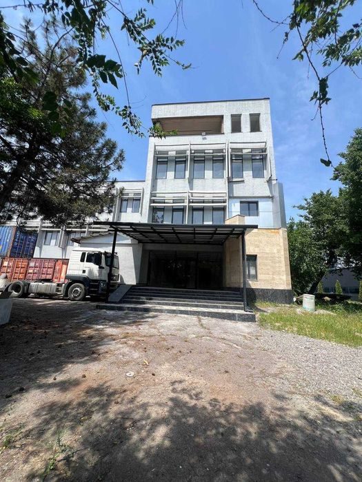 Сдаётся задние под университет, офис, школа
