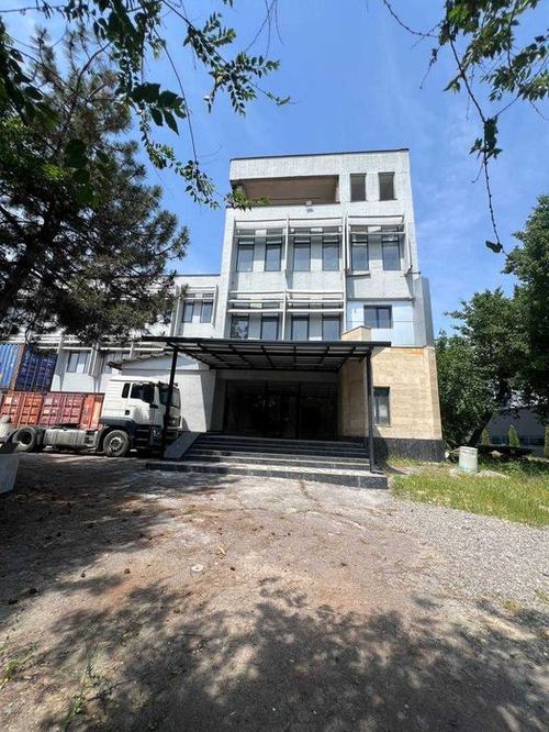 Сдаётся задние под университет, офис, школа